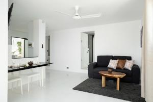 Khu vực ghế ngồi tại Leelawadee Apartment