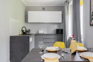 Kuchnia lub aneks kuchenny w obiekcie Chociszewskiego Apartment Poznań by Noclegi Renters