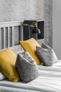 Łóżko lub łóżka w pokoju w obiekcie Chociszewskiego Apartment Poznań by Noclegi Renters