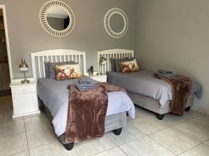 Cama o camas de una habitación en Lavender Lane Guesthouse