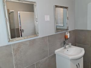 A bathroom at Lavender Lane Guesthouse