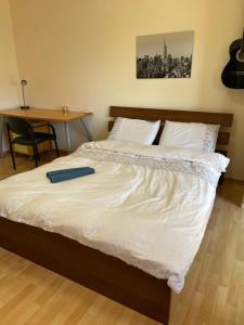 מיטה או מיטות בחדר ב-WONDERFUL LUXURY VILLA AT HERZLIYA PITUACH