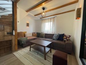 Prostor za sedenje u objektu Forest House Divcibare