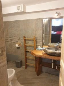 Kylpyhuone majoituspaikassa Antica casa occitana
