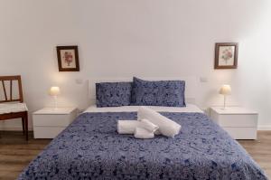 Łóżko lub łóżka w pokoju w obiekcie [ApuliaLux] Panta Rei Luxury House nel Centro Storico