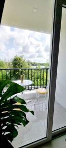Balkón nebo terasa v ubytování ทีพักติดหาดแหลม​แม่พิมพ์​Mantra Condo​ Rayong​