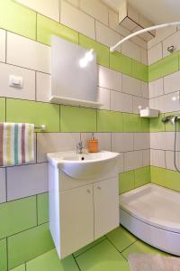Kúpeľňa v ubytovaní Studio Ivona + 37 fotografií