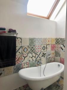 Kúpeľňa v ubytovaní Loft atypique 192m2, terrasse, aux portes de Lille