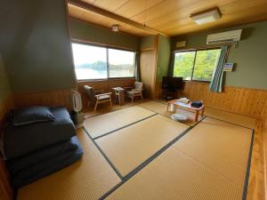 Posezení v ubytování 大砂荘 OZUNA CAMP and LODGE
