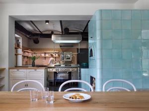Kuchyň nebo kuchyňský kout v ubytování Tauhaus