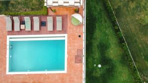 Бассейн в Aries Villas или поблизости