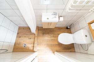 Koupelna v ubytování TOP street ONE Apartments, by Cohost + 38 fotografií