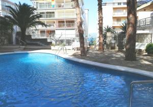 Bazén v ubytovaní Apartamentos Paradís Palmyra alebo v jeho blízkosti