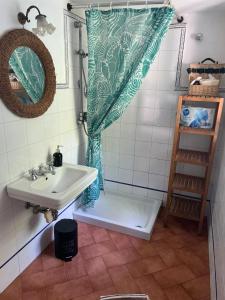 Bathroom sa Country House in Portofino Mount & Natural Park