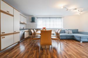 Kuchyň nebo kuchyňský kout v ubytování Park Hotel & Gästehaus Rust