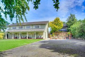 an image of a house with a driveway at The Coach House in Abersoch