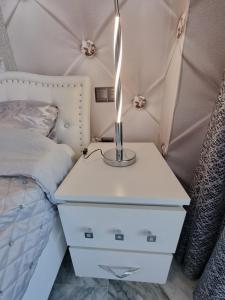 Posteľ alebo postele v izbe v ubytovaní MARBELLA Bahia Apartment