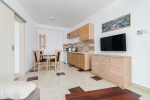 Kuchyňa alebo kuchynka v ubytovaní Hérics Apartman