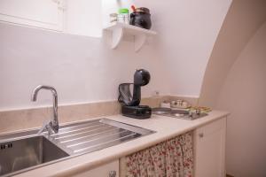 A kitchen or kitchenette at Casa nel Borgo Antico Még 17 kép
