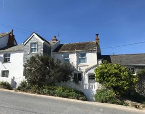 Gallery image of Coppingers Cottage in Polzeath