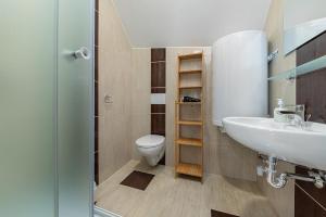 Kúpeľňa v ubytovaní Hérics Apartman