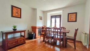 a dining room with a table and chairs in a room at El Locutorio in San Martín de la Vega del Alberche +3 photos