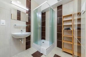 Kúpeľňa v ubytovaní Hérics Apartman