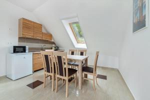 Kuchyňa alebo kuchynka v ubytovaní Hérics Apartman