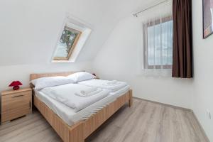 Posteľ alebo postele v izbe v ubytovaní Hérics Apartman