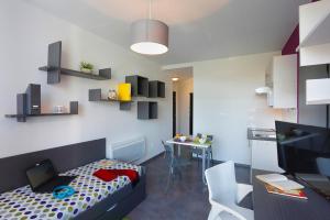 a small room with a bed and a table in it at Résidence Nemea Villeneuve Métropole in Villeneuve d'Ascq
