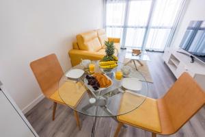 A seating area at Modern apartment next to train/bus station