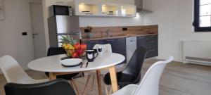 Appartments Akrapovic的厨房或小厨房