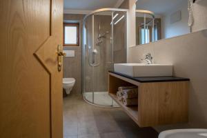 Bilik mandi di Apartments Lasteis +72 gambar