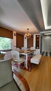 A seating area at Villa Atlas