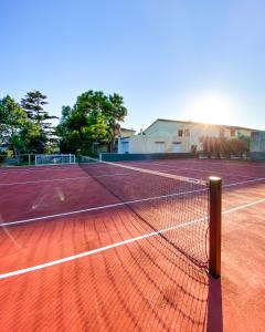 Tennis at/o squash facilities sa Tenuta Fasanarella o sa malapit