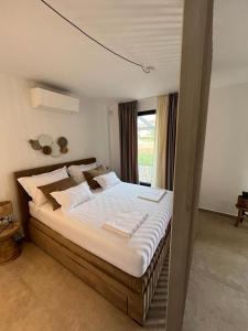 a large bed in a bedroom with a window at CUBE S in Medulin