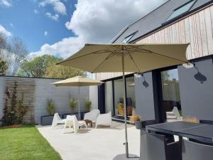 Patio alebo iná vonkajšia časť ubytovania Maison de vacances Lesconil à 500 m de la plage