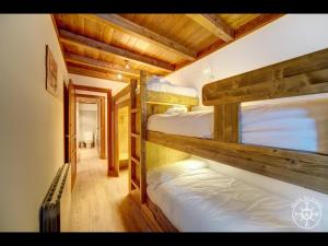 Poschodová posteľ alebo postele v izbe v ubytovaní ARGULLS de Alma de Nieve