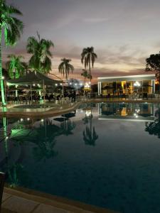 A piscina localizada em Grand Carimã Resort & Convention Center ou nos arredores