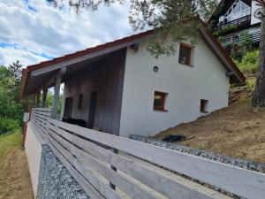 Budova, v ktorej sa dovolenkový dom nachádza