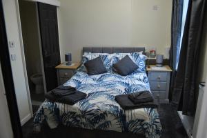 מיטה או מיטות בחדר ב-Windmill Guest House