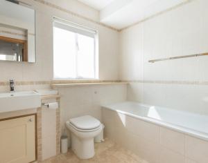 a bathroom with a toilet and a tub and a sink at Ragleighs in Polzeath +13 photos