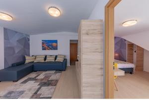 Postel nebo postele na pokoji v ubytování Christina Residence