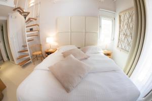 A bed or beds in a room at Dimani Suites