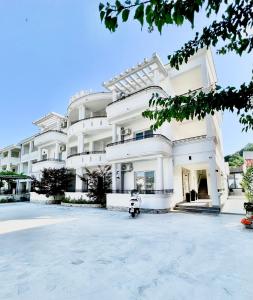 a white building with a scooter parked in front of it at Marini Casa in Ulcinj