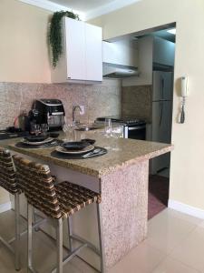 Dapur atau dapur kecil di PÉ NA AREIA - Suíte à beira-mar com garagem
