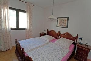 A bed or beds in a room at Los Arbustos