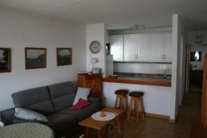 A seating area at Los Arbustos