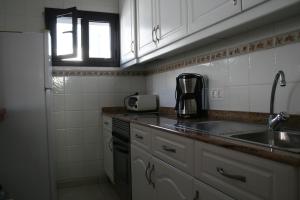 A kitchen or kitchenette at Los Arbustos