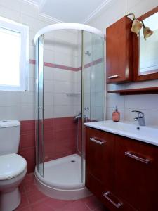 Ένα μπάνιο στο Gloria's House +12 φωτογραφίες